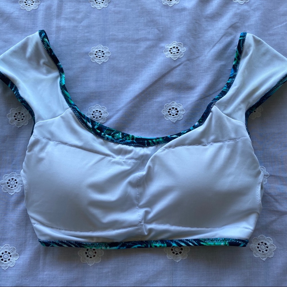 NWOT 🆚 bikini top - Picture 3 of 5